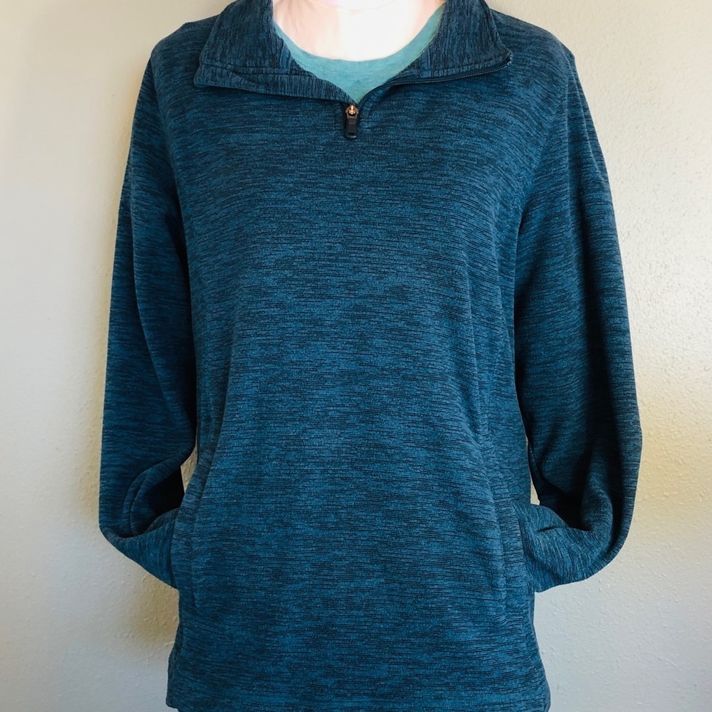 Tech gear women’s size large in beautiful preowned condition - Picture 2 of 5